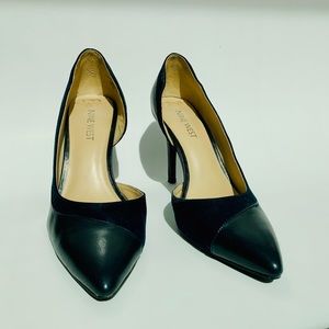 Nine West size 6 Navy pumps